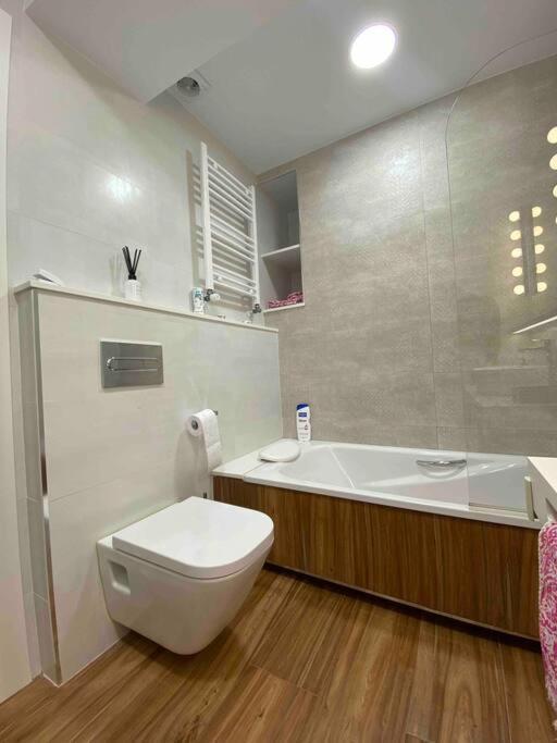 Apartamento A 100Metros De La Playa De San Lorenzo Gijón Eksteriør bilde